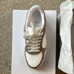 ALO Yoga Athletic Recovery Mode Sneaker White and Tan